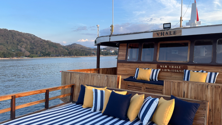 Vhale Liveboard, open trip labuan bajo, labuan bajo, open trip labuan bajo, komodo national park, komodo island, komodo dragon, pink beach, padar island, Kelor island