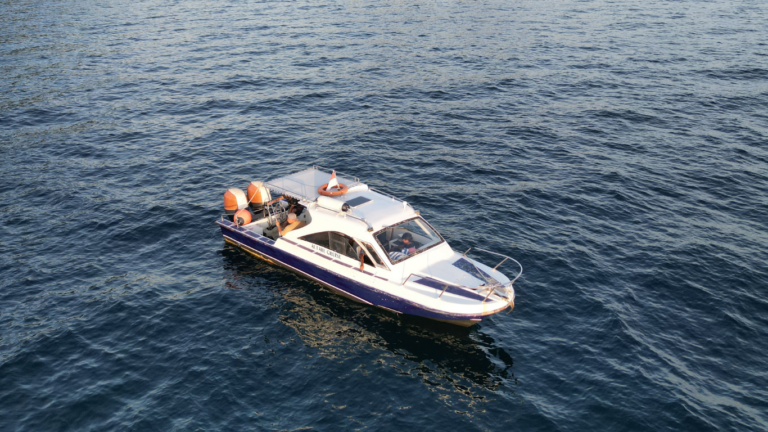 one day tour labuan bajo, komodo island one day tour, one day trip labuan bajo, one day trip komodo island, komodo island daily trip, speedboat trip, komodo island, labuan bajo trip, padar island