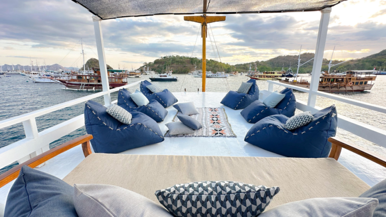 North Blue Phinisi, open trip labuan bajo, labuan bajo, open trip North Blue phinisi, komodo national park, komodo island, komodo dragon, pink beach, padar island, Kelor Island, Labuan Bajo tour, island hopping