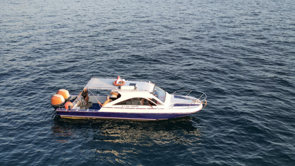one day tour labuan bajo, komodo island one day tour, one day trip labuan bajo, one day trip komodo island, komodo island daily trip, speedboat trip, komodo island, labuan bajo trip, padar island
