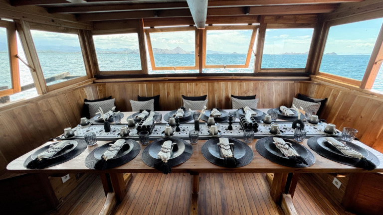 Black Beard Phinisi, open trip labuan bajo, labuan bajo, open trip Black Beard phinisi, komodo national park, komodo island, komodo dragon, pink beach, padar island, Kelor Island, Labuan Bajo tour