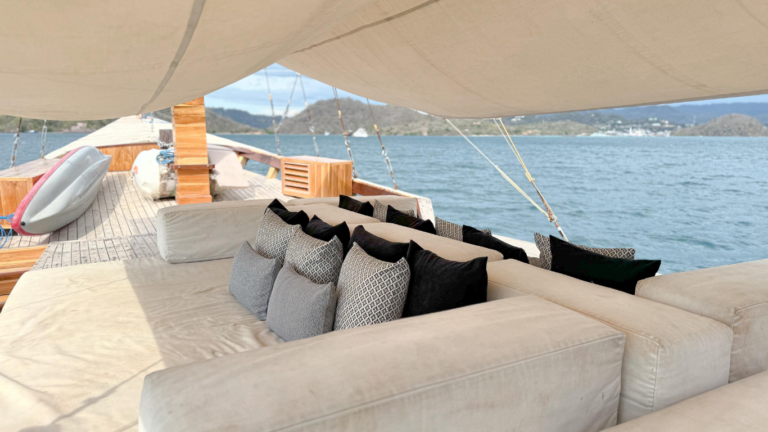 Black Beard Phinisi, open trip labuan bajo, labuan bajo, open trip Black Beard phinisi, komodo national park, komodo island, komodo dragon, pink beach, padar island, Kelor Island, Labuan Bajo tour