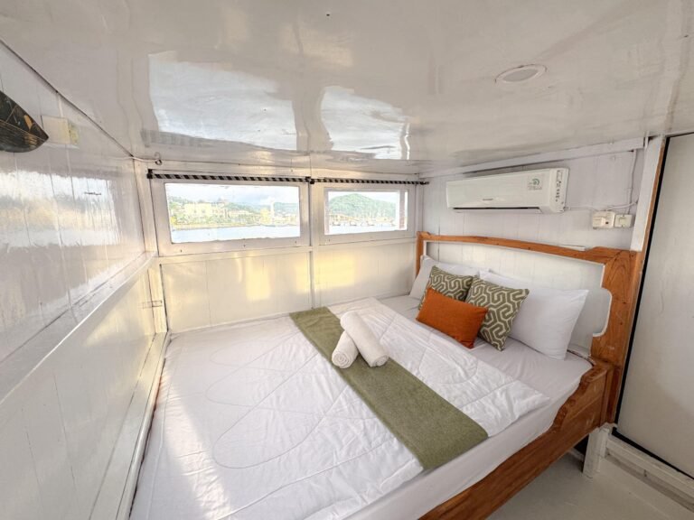 Diara La Oceano Phinisi, open trip labuan bajo, labuan bajo, open trip North Blue phinisi, komodo national park, komodo island, komodo dragon, pink beach, padar island, Kelor Island, Labuan Bajo tour, island hopping, Komodo Sailing Tour