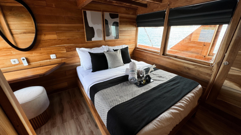 Black Beard Phinisi, open trip labuan bajo, labuan bajo, open trip Black Beard phinisi, komodo national park, komodo island, komodo dragon, pink beach, padar island, Kelor Island, Labuan Bajo tour