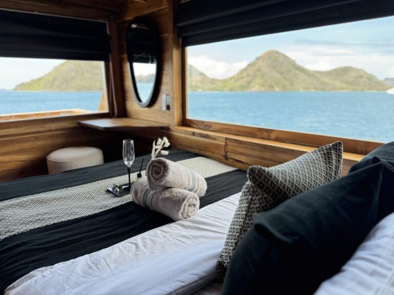 Black Beard Phinisi, open trip labuan bajo, labuan bajo, open trip Black Beard phinisi, komodo national park, komodo island, komodo dragon, pink beach, padar island, Kelor Island, Labuan Bajo tour