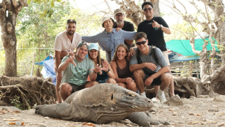 Pink Beach,Pantai Pink,Komodo Trip,Komod o Island,Open Trip Komodo Island,One Day Tour Labuan Bajo,komodo National Park,labuan bajo trip