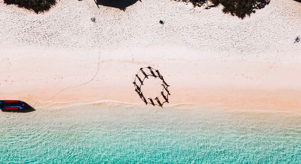 SAIL KOMODO TOUR, Pink Beach,Pantai Pink,Komodo Trip,Komod o Island,Open Trip Komodo Island,One Day Tour Labuan Bajo,komodo National Park,labuan bajo trip