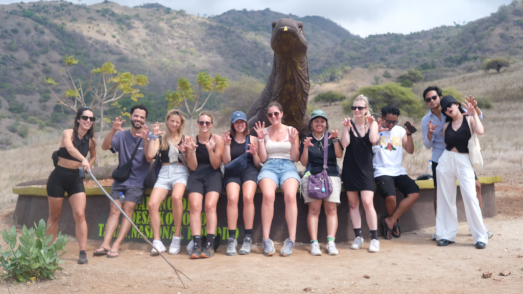 Sail Komodo Tour, Komodo Dragon, Rinca Island, Komodo Island, Komodo National Park, Komodo Tour, Komodo Island Liveboard, kelor island, padar island, pink beach, sebayur island, desan komodo, komodo Sailing Tour, manta poinrt, manta rays