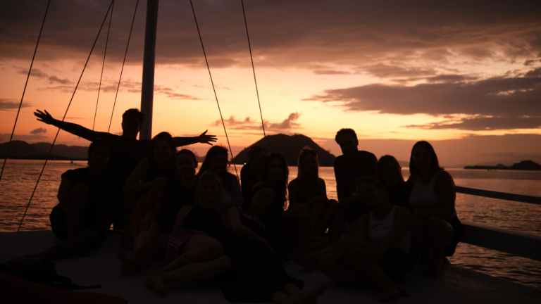 Sail Komodo Tour, Komodo Dragon, Rinca Island, Komodo Island, Komodo National Park, Komodo Tour, Komodo Island Liveboard, kelor island, padar island, pink beach, sebayur island, desan komodo, komodo Sailing Tour, manta poinrt, manta rays