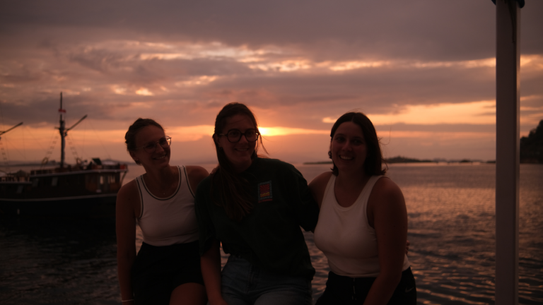 Sail Komodo Tour, Komodo Dragon, Rinca Island, Komodo Island, Komodo National Park, Komodo Tour, Komodo Island Liveboard, kelor island, padar island, pink beach, sebayur island, desan komodo, komodo Sailing Tour, manta poinrt, manta rays