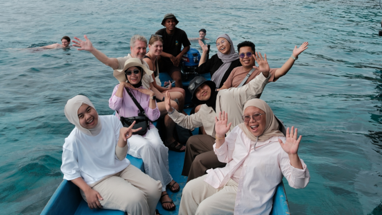 Sail Komodo Tour, Komodo Dragon, Rinca Island, Komodo Island, Komodo National Park, Komodo Tour, Komodo Island Liveboard, kelor island, padar island, pink beach, sebayur island, desan komodo, komodo Sailing Tour, manta poinrt, manta rays