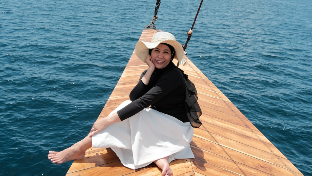 Sail Komodo Tour, Komodo Dragon, Rinca Island, Komodo Island, Komodo National Park, Komodo Tour, Komodo Island Liveboard, kelor island, padar island, pink beach, sebayur island, desan komodo, komodo Sailing Tour, manta poinrt, manta rays