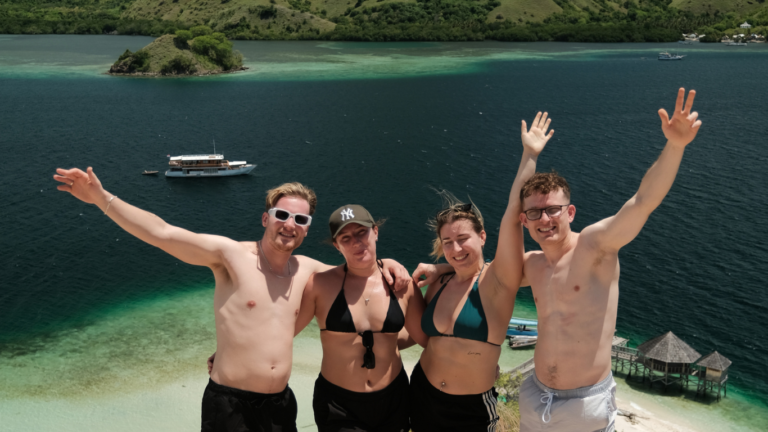 Sail Komodo Tour, Komodo Dragon, Rinca Island, Komodo Island, Komodo National Park, Komodo Tour, Komodo Island Liveboard, kelor island, padar island, pink beach, sebayur island