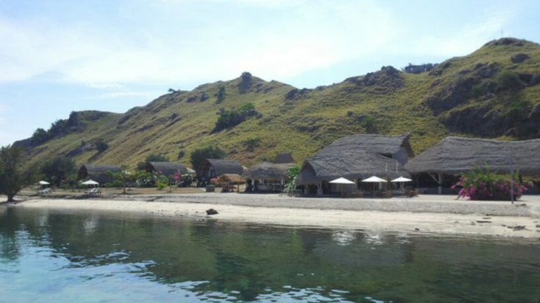 sebayur island,pulau sebayur,komod trip,sailing komodo,komodo dragon,labuan bajo,open trip komodo,island hopping,labuan bajo open trip,komodo island liveboard