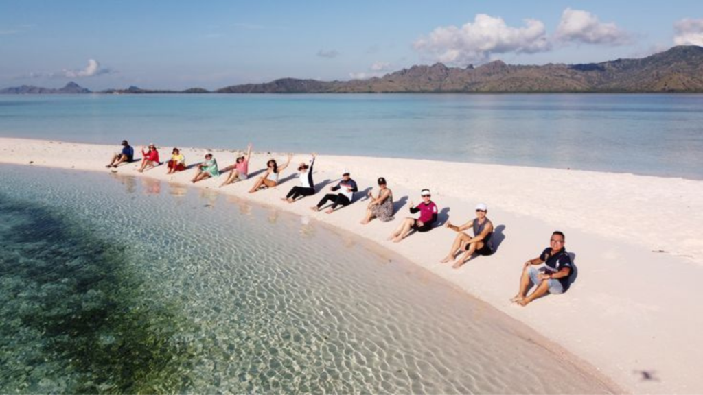 Taka Makassar, Komodo Island, Komodo National Park, Komodo Island Trip,manta point,labuan bajo island,open trip komodo tour