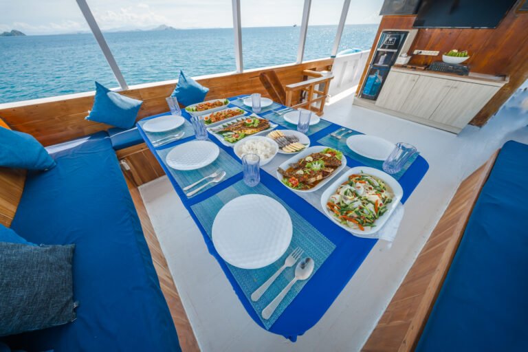 La Dyana Phinisi, La Dyana Liveboard, open trip labuan bajo, labuan bajo, open trip la dyana, komodo national park, komodo island, komodo dragon, pink beach, padar island, 2 days 1 night komodo island tour