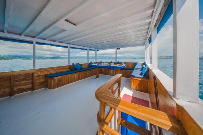 La Dyana Phinisi, La Dyana Liveboard, open trip labuan bajo, labuan bajo, open trip la dyana, komodo national park, komodo island, komodo dragon, pink beach, padar island, 2 days 1 night komodo island tour
