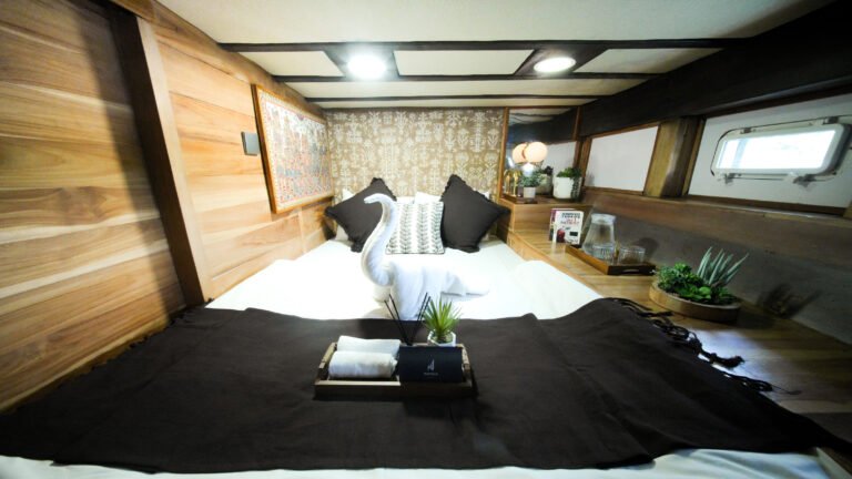 Navila Liveaboard, open trip labuan bajo, labuan bajo, open trip navila liveaboard, komodo national park, komodo island, komodo dragon, pink beach, padar island, 3 days 2 nights labuan bajo open trip, open trip labuan bajo, open trip komodo island, komodo sailing tour