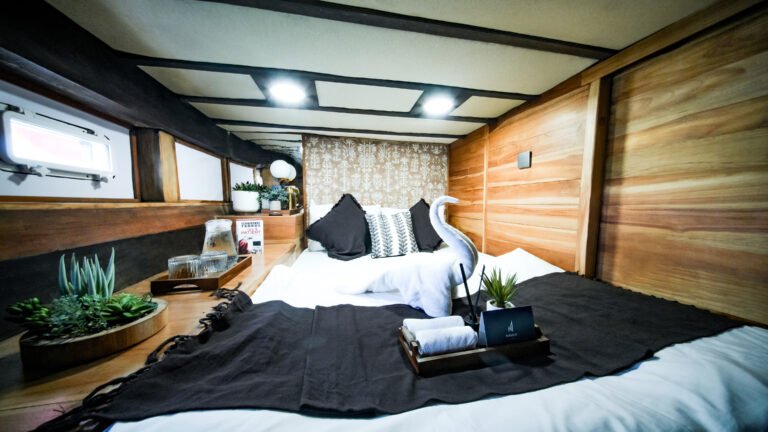 Navila Liveaboard, open trip labuan bajo, labuan bajo, open trip navila liveaboard, komodo national park, komodo island, komodo dragon, pink beach, padar island, 3 days 2 nights labuan bajo open trip, open trip labuan bajo, open trip komodo island, komodo sailing tour