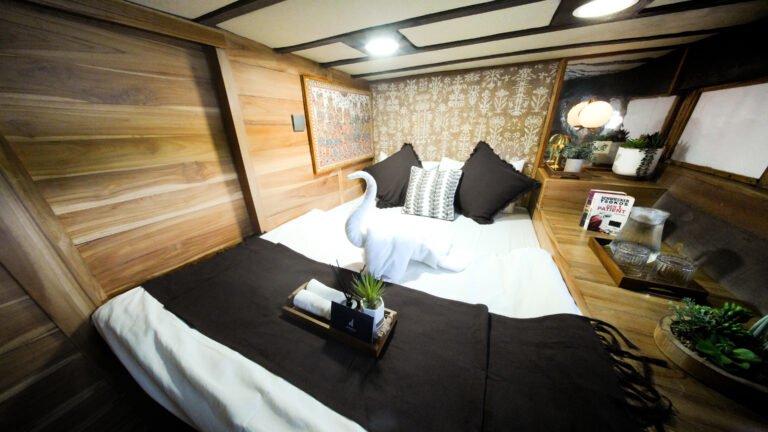 Navila Liveaboard, open trip labuan bajo, labuan bajo, open trip navila liveaboard, komodo national park, komodo island, komodo dragon, pink beach, padar island, 3 days 2 nights labuan bajo open trip, open trip labuan bajo, open trip komodo island, komodo sailing tour