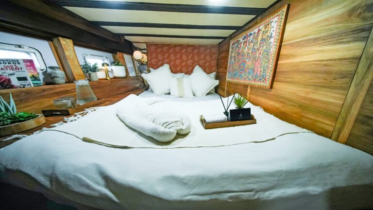 Navila Liveaboard, open trip labuan bajo, labuan bajo, open trip navila liveaboard, komodo national park, komodo island, komodo dragon, pink beach, padar island, 3 days 2 nights labuan bajo open trip, open trip labuan bajo, open trip komodo island, komodo sailing tour