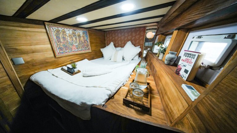 Navila Liveaboard, open trip labuan bajo, labuan bajo, open trip navila liveaboard, komodo national park, komodo island, komodo dragon, pink beach, padar island, 3 days 2 nights labuan bajo open trip, open trip labuan bajo, open trip komodo island, komodo sailing tour