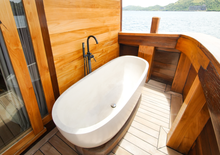Angelica Liveaboard, open trip labuan bajo, labuan bajo, open trip navila liveaboard, komodo national park, komodo island, komodo dragon, pink beach, padar island, 3 days 2 nights labuan bajo open trip, open trip labuan bajo, open trip komodo island, komodo sailing tour