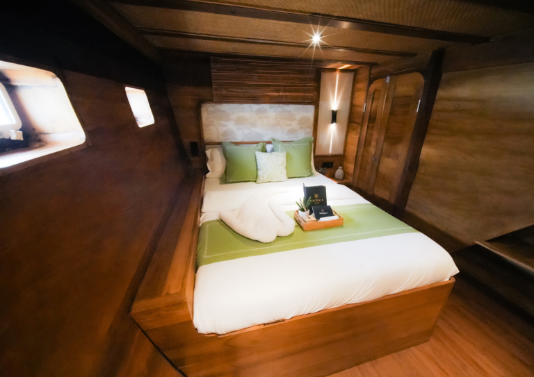 Angelica Liveaboard, open trip labuan bajo, labuan bajo, open trip navila liveaboard, komodo national park, komodo island, komodo dragon, pink beach, padar island, 3 days 2 nights labuan bajo open trip, open trip labuan bajo, open trip komodo island, komodo sailing tour