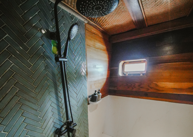 Angelica Liveaboard, open trip labuan bajo, labuan bajo, open trip navila liveaboard, komodo national park, komodo island, komodo dragon, pink beach, padar island, 3 days 2 nights labuan bajo open trip, open trip labuan bajo, open trip komodo island, komodo sailing tour