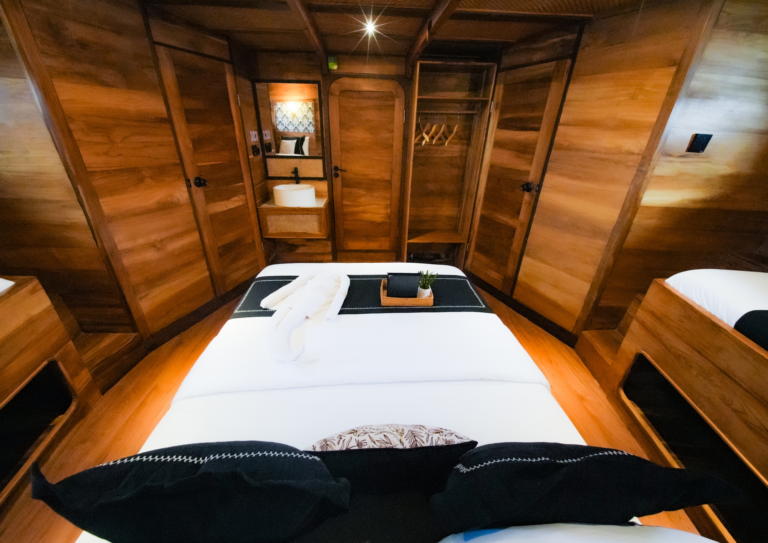 Angelica Liveaboard, open trip labuan bajo, labuan bajo, open trip navila liveaboard, komodo national park, komodo island, komodo dragon, pink beach, padar island, 3 days 2 nights labuan bajo open trip, open trip labuan bajo, open trip komodo island, komodo sailing tour