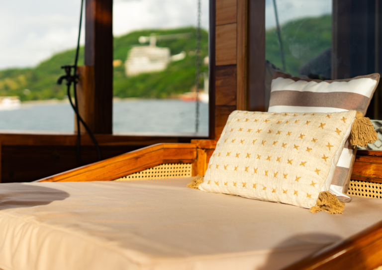 Angelica Liveaboard, open trip labuan bajo, labuan bajo, open trip navila liveaboard, komodo national park, komodo island, komodo dragon, pink beach, padar island, 3 days 2 nights labuan bajo open trip, open trip labuan bajo, open trip komodo island, komodo sailing tour