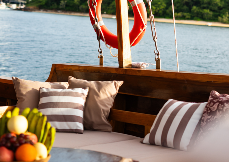 Angelica Liveaboard, open trip labuan bajo, labuan bajo, open trip navila liveaboard, komodo national park, komodo island, komodo dragon, pink beach, padar island, 3 days 2 nights labuan bajo open trip, open trip labuan bajo, open trip komodo island, komodo sailing tour