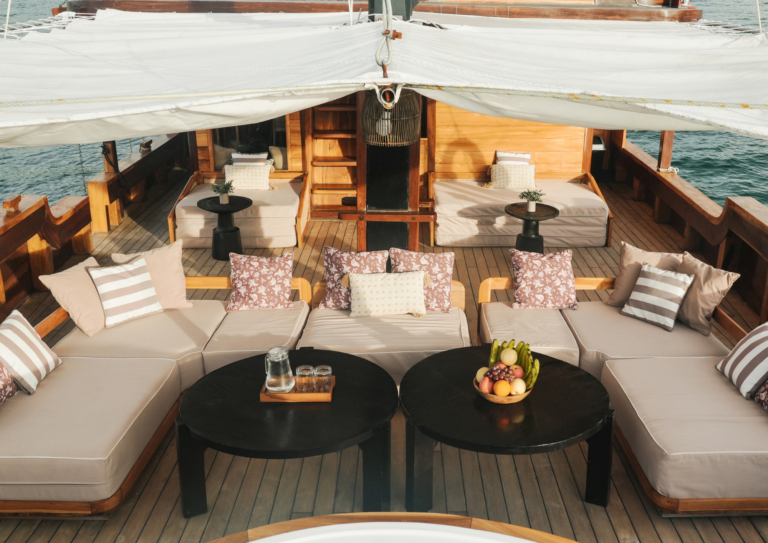 Angelica Liveaboard, open trip labuan bajo, labuan bajo, open trip navila liveaboard, komodo national park, komodo island, komodo dragon, pink beach, padar island, 3 days 2 nights labuan bajo open trip, open trip labuan bajo, open trip komodo island, komodo sailing tour