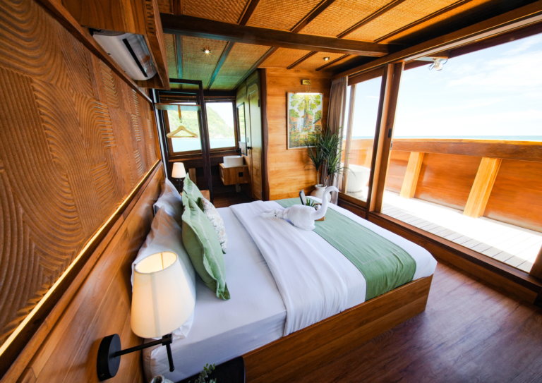 Angelica Liveaboard, open trip labuan bajo, labuan bajo, open trip navila liveaboard, komodo national park, komodo island, komodo dragon, pink beach, padar island, 3 days 2 nights labuan bajo open trip, open trip labuan bajo, open trip komodo island, komodo sailing tour