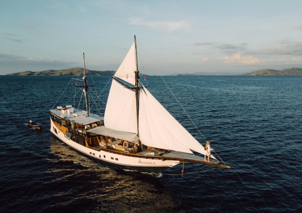 Navila Liveaboard, open trip labuan bajo, labuan bajo, open trip navila liveaboard, komodo national park, komodo island, komodo dragon, pink beach, padar island, 3 days 2 nights labuan bajo open trip, open trip labuan bajo, open trip komodo island, komodo sailing tour