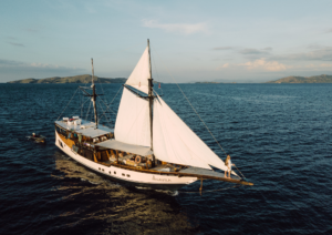 Navila Liveaboard, open trip labuan bajo, labuan bajo, open trip navila liveaboard, komodo national park, komodo island, komodo dragon, pink beach, padar island, 3 days 2 nights labuan bajo open trip, open trip labuan bajo, open trip komodo island, komodo sailing tour