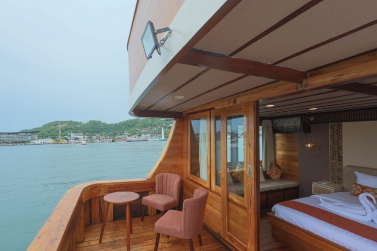 Elrora Liveaboard, open trip labuan bajo, labuan bajo, open trip la dyana phinisi, komodo national park, komodo island, komodo dragon, pink beach, padar island, 3 days 2 nights labuan bajo open trip, open trip labuan bajo, open trip komodo island