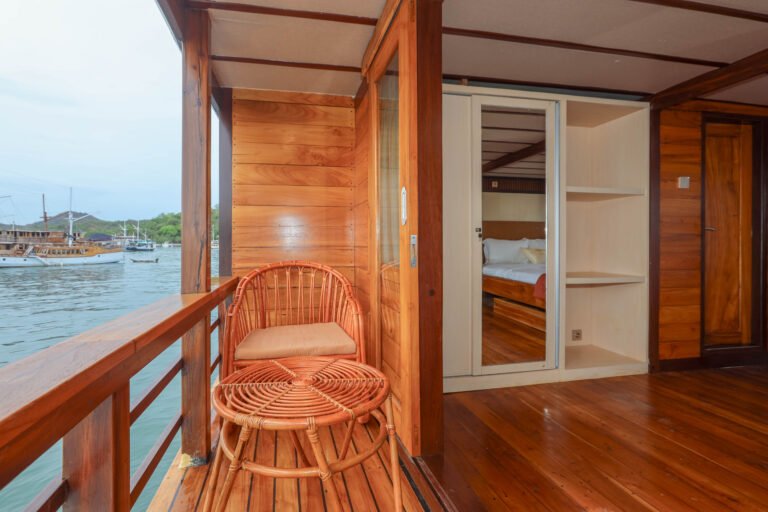 Elrora Liveaboard, open trip labuan bajo, labuan bajo, open trip la dyana phinisi, komodo national park, komodo island, komodo dragon, pink beach, padar island, 3 days 2 nights labuan bajo open trip, open trip labuan bajo, open trip komodo island