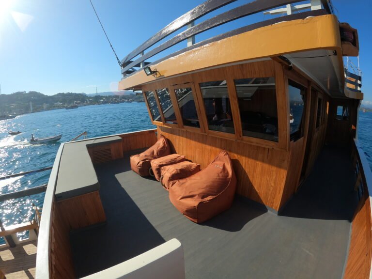 Woodwave Liveaboard, open trip labuan bajo, labuan bajo, open trip navila liveaboard, komodo national park, komodo island, komodo dragon, pink beach, padar island, 3 days 2 nights labuan bajo open trip, open trip labuan bajo, open trip komodo island, komodo sailing tour