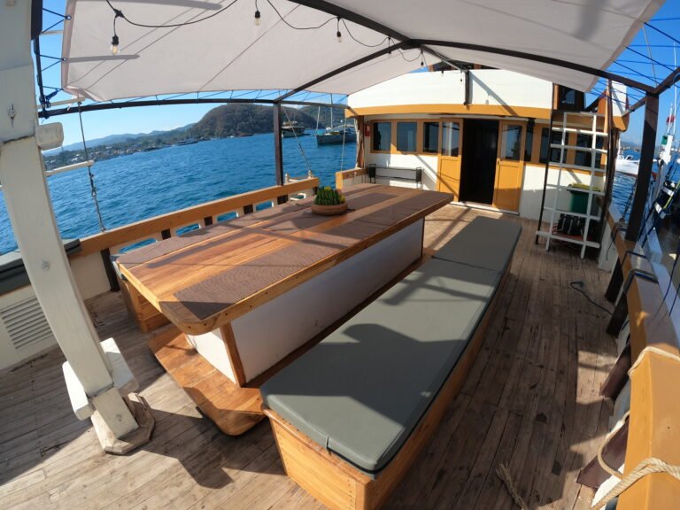 Woodwave Liveaboard, open trip labuan bajo, labuan bajo, open trip navila liveaboard, komodo national park, komodo island, komodo dragon, pink beach, padar island, 3 days 2 nights labuan bajo open trip, open trip labuan bajo, open trip komodo island, komodo sailing tour