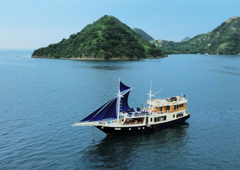 Natural 01 Liveaboard, open trip labuan bajo, labuan bajo, open trip navila liveaboard, komodo national park, komodo island, komodo dragon, pink beach, padar island, 3 days 2 nights labuan bajo open trip, open trip labuan bajo, open trip komodo island, komodo sailing tour