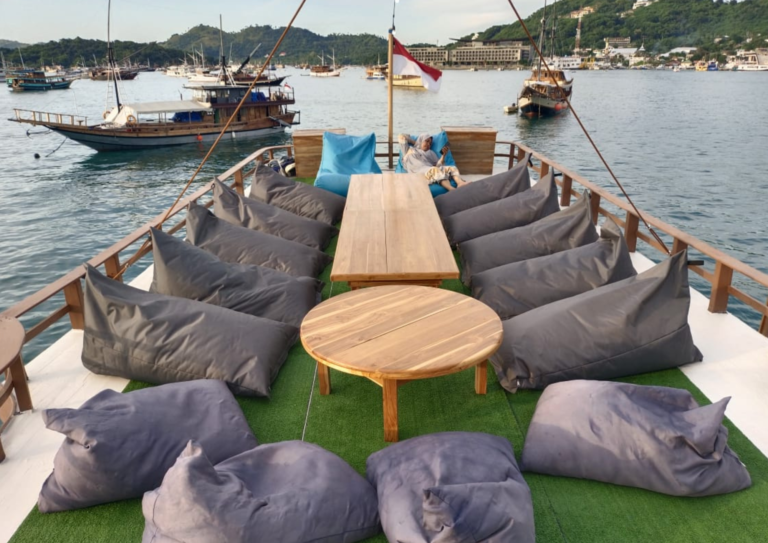 Natural 01 Liveaboard, open trip labuan bajo, labuan bajo, open trip navila liveaboard, komodo national park, komodo island, komodo dragon, pink beach, padar island, 3 days 2 nights labuan bajo open trip, open trip labuan bajo, open trip komodo island, komodo sailing tour