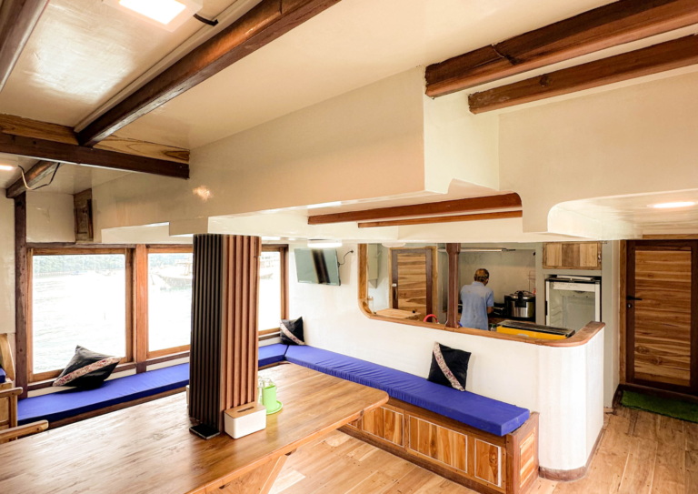 Natural 01 Liveaboard, open trip labuan bajo, labuan bajo, open trip navila liveaboard, komodo national park, komodo island, komodo dragon, pink beach, padar island, 3 days 2 nights labuan bajo open trip, open trip labuan bajo, open trip komodo island, komodo sailing tour