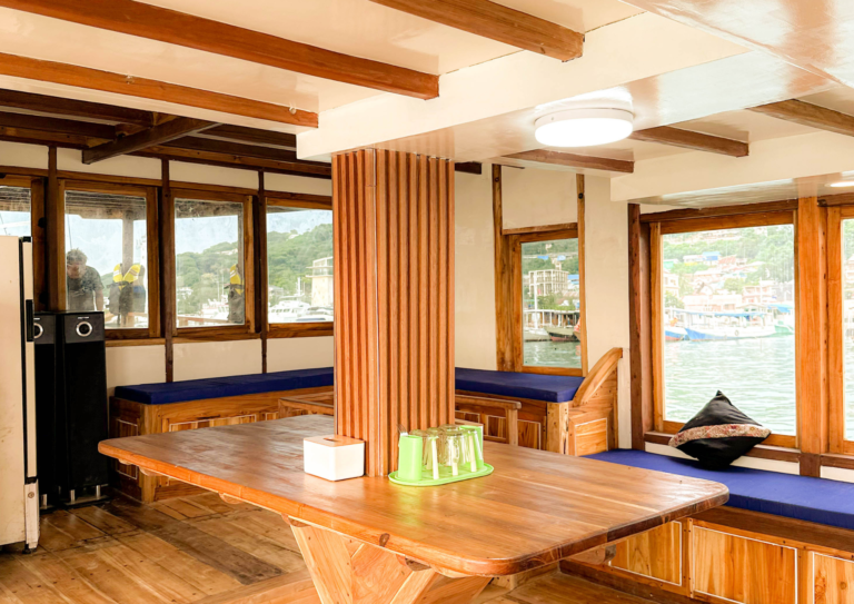 Natural 01 Liveaboard, open trip labuan bajo, labuan bajo, open trip navila liveaboard, komodo national park, komodo island, komodo dragon, pink beach, padar island, 3 days 2 nights labuan bajo open trip, open trip labuan bajo, open trip komodo island, komodo sailing tour