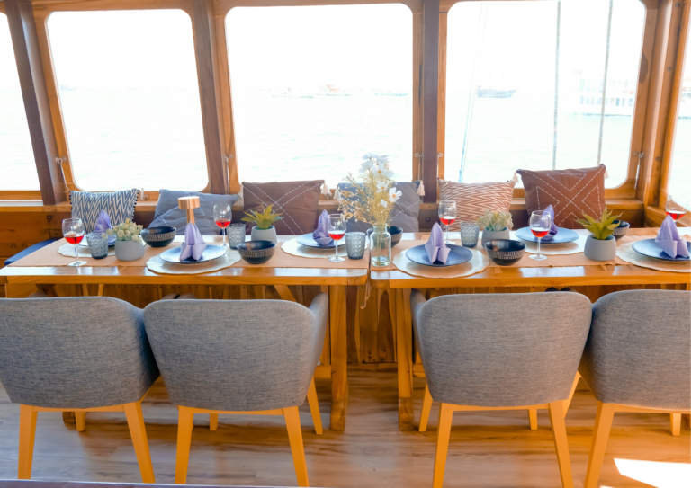 Semesta Liveaboard, open trip labuan bajo, labuan bajo, open trip navila liveaboard, komodo national park, komodo island, komodo dragon, pink beach, padar island, 3 days 2 nights labuan bajo open trip, open trip labuan bajo, open trip komodo island, komodo sailing tour