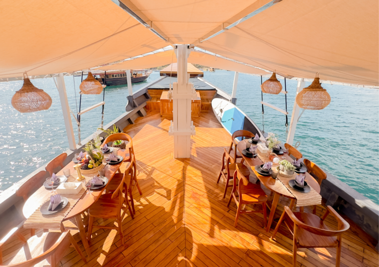Semesta Liveaboard, open trip labuan bajo, labuan bajo, open trip navila liveaboard, komodo national park, komodo island, komodo dragon, pink beach, padar island, 3 days 2 nights labuan bajo open trip, open trip labuan bajo, open trip komodo island, komodo sailing tour