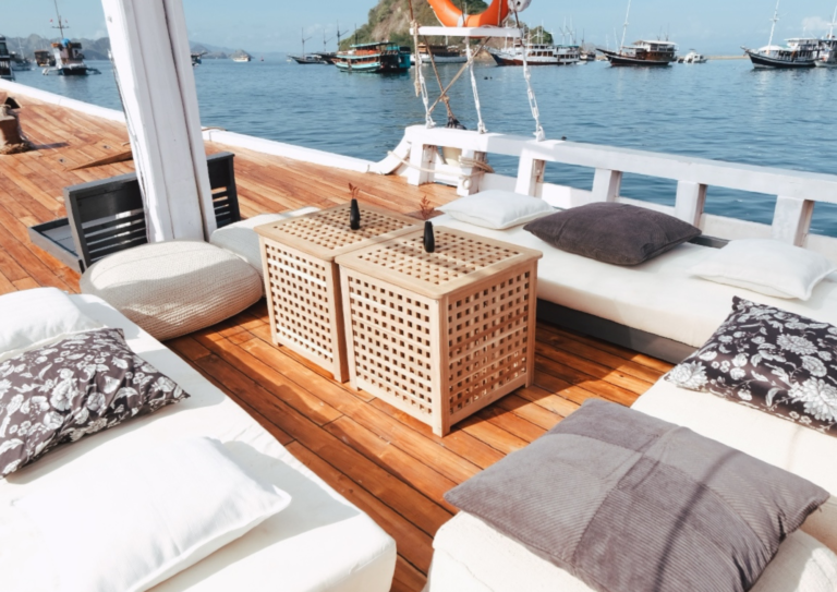 Derya Liveaboard, open trip labuan bajo, labuan bajo, open trip navila liveaboard, komodo national park, komodo island, komodo dragon, pink beach, padar island, 3 days 2 nights labuan bajo open trip, open trip labuan bajo, open trip komodo island, komodo sailing tour