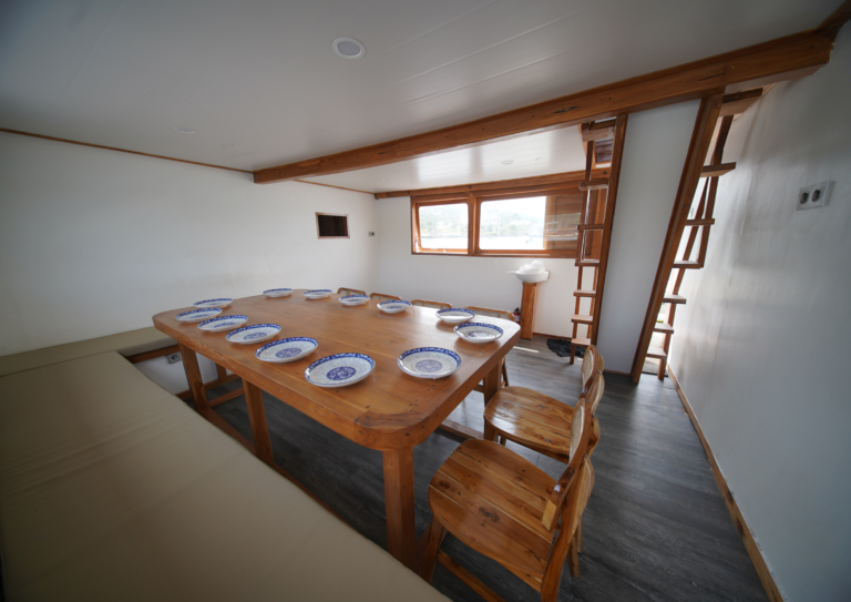 Fortuna Liveaboard, open trip labuan bajo, labuan bajo, open trip navila liveaboard, komodo national park, komodo island, komodo dragon, pink beach, padar island, 3 days 2 nights labuan bajo open trip, open trip labuan bajo, open trip komodo island, komodo sailing tour