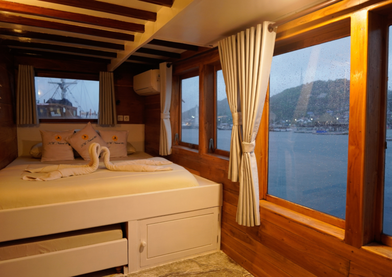 Natural 01 Liveaboard, open trip labuan bajo, labuan bajo, open trip navila liveaboard, komodo national park, komodo island, komodo dragon, pink beach, padar island, 3 days 2 nights labuan bajo open trip, open trip labuan bajo, open trip komodo island, komodo sailing tour