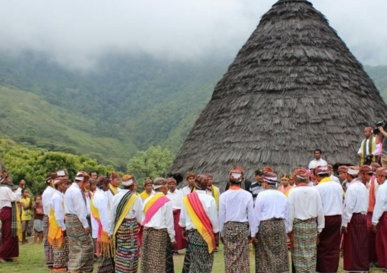 wae rebo island,pulau wae rebo,komodo dragon,komodo island,komdo natinal park,sail komodo tour,labuan bajo,komdo sailing tour,komodo island liveboard